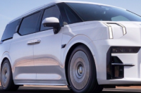 Zeekr009小型货车 浮动特斯拉和2024现代圣达菲间谍