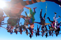 100名女跳伞运动员将在亚利桑那州尝试跳伞世界纪录