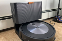 iRobot公司的Roomba j7机器人吸尘器在黑色星期五前比以往更便宜
