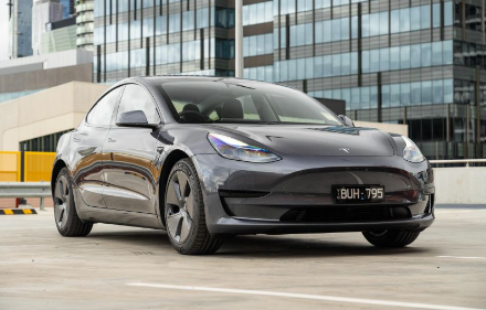 特斯拉Model3在2023年接收简化的内饰和其他更新