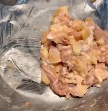 宫保鸡丁食材（宫保鸡丁美食持续更新）