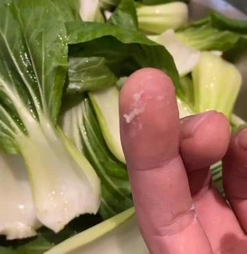 家里面炒的青菜没有饭店里面的好吃呢怎么办（家里面炒的青菜没有饭店里面的好吃呢）