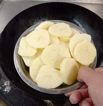 干锅土豆片 下厨房（家常菜干锅土豆片~~精彩美食、持续更新~~）