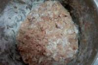 自制狗粮蒸熟后发粘是怎么回事？ 鲜狗粮的制作方法