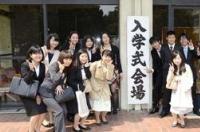 去日本专业学校的一年学费多少？ 日本留学中介费用要多少