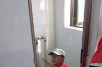 卫生间地面用草酸行吗？ 打扫厕所的草酸对人体有害吗
