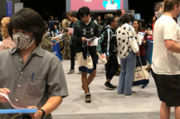 学生和雇主在夏威夷大学马诺阿分校职业博览会上联系
