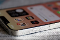 iPhone15Pro手机可以借用苹果手表Ultra超棒的动作按钮