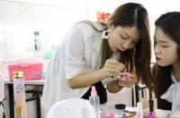 您好！请问学美容美体需要多久，费用是多少？ 美容学校多少费用