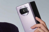 华为MateX3在不牺牲规格的情况下比iPhone14Pro更轻