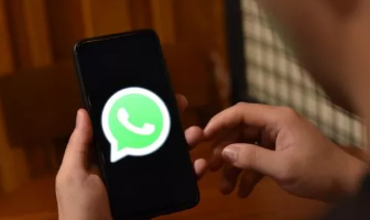 WhatsApp可能很快就会对爱管闲事的朋友隐藏你的私人聊天记录