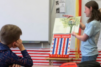Liberty学生在当地小学的LiteracyAliveDay分享对阅读的热爱