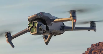 DJI的新Mavic3Pro三摄像头无人机起飞