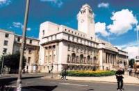 利兹大学的地理位置？ 利兹大学地址英文