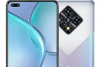 Infinix Zero 10智能手机背面有一个三摄像头设置