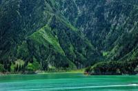夏季适合去哪些地方旅游？ 夏天适合去哪些地方旅游