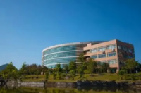 开放理工学院Te Pūkenga毕业生在毕业典礼上庆祝