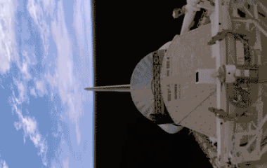 IMAX摄影机首次在太空拍摄40周年