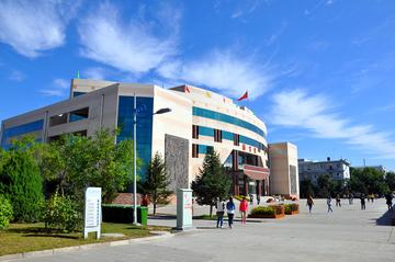榆林学院，中国陕西省境内省属普通本科院校