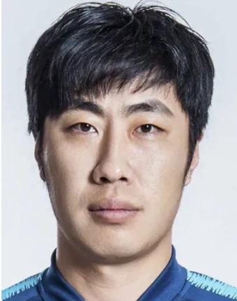 杨启鹏，中国足球运动员