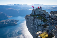 挪威最高的攀岩路线在这座僻静的岛屿上开放