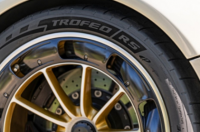 倍耐力P Zero Trofeo RS是一款满足公路和赛道需求的OEM轮胎