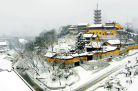 鸡鸣寺，中国江苏省南京市玄武区鸡笼山东麓上的寺庙