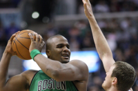 格伦·戴维斯，前NBA球员、美国男子职业篮球运动员