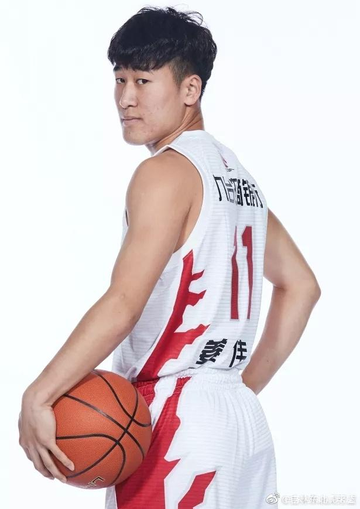 姜伟泽，中国男篮国家队球员