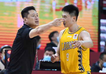 李京龙，CBA现役球员、前中国男篮球员李春江之子