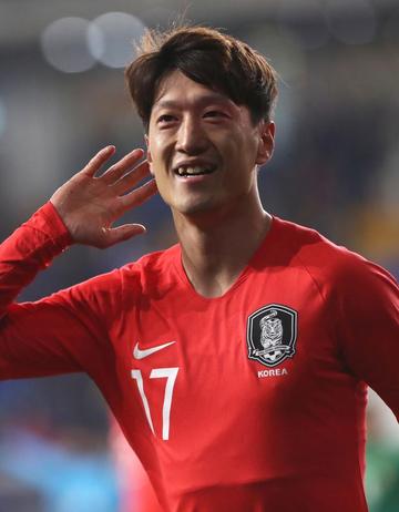 李青龙，韩国职业足球运动员