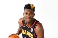 克林特·卡佩拉，现役美国职业篮球联盟（NBA）运动员