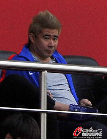 董方卓，前中国男子足球队前锋，中国效力曼联第一人