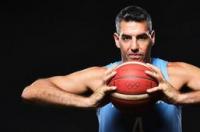 路易斯·斯科拉，前NBA球员、前阿根廷职业篮球运动员