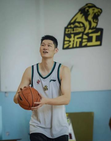 胡金秋，中国职业男子篮球运动员