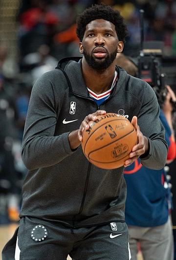乔尔·恩比德，NBA职业篮球运动员