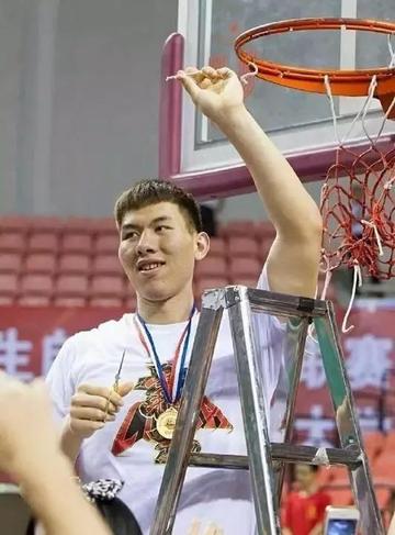 张鸿林，中国男子业余篮球运动员