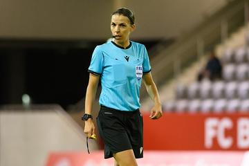 斯蒂芬妮·弗拉帕特，法国籍足球女裁判
