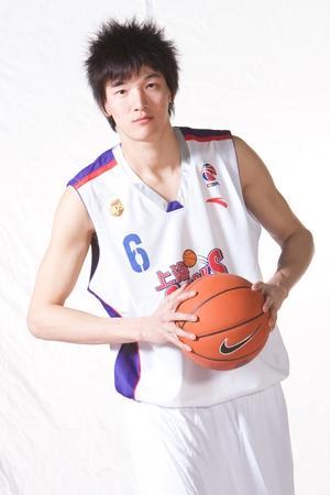 蔡亮，中国男子职业篮球运动员