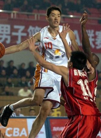 成志明，前中国男子职业篮球运动员