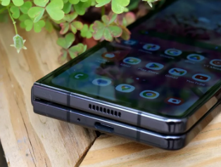 三星Galaxy Z Fold 5可折叠智能手机现在立减300美元