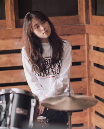 坂井泉水，日本词曲作者、女歌手
