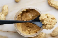 尝试这7种坚果酱为您的饮食添加健康的营养成分