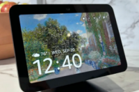 亚马逊Echo Show 8动手实践当您在房子里走动时屏幕会自动调整