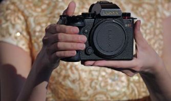 松下宣布推出一款全新极其罕见特别版的Lumix S5 II相机