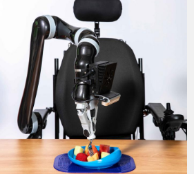 辅助喂养机器人如何从拿起水果沙拉到吃全餐