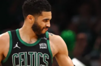 波士顿凯尔特人队在NBA总决赛中以2-0领先