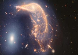 詹姆斯韦伯望远镜拍摄企鹅星系和蛋星系图片庆祝其两周年纪念日