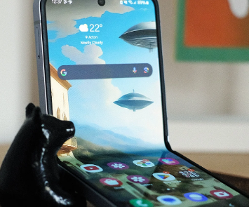 三星Galaxy Flip 6智能手机评测